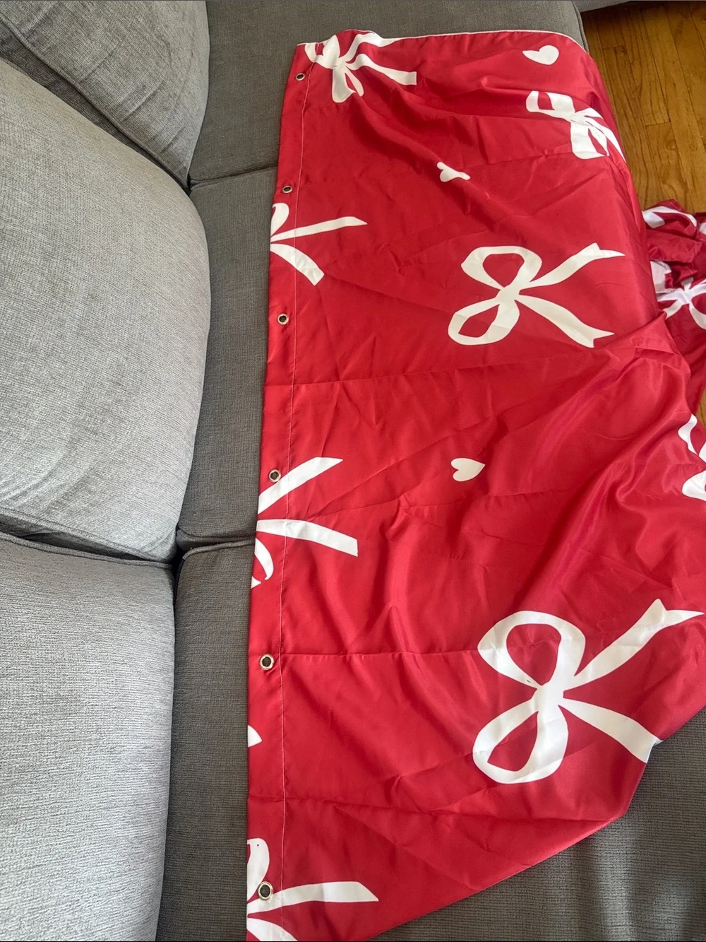 SHEIN Red Shower Curtain with White Bow & Heart Print